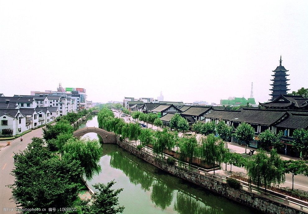 关键词:护城河 常熟 古城区 方塔 树 古建筑 倒影 桥 信号塔 常熟风景