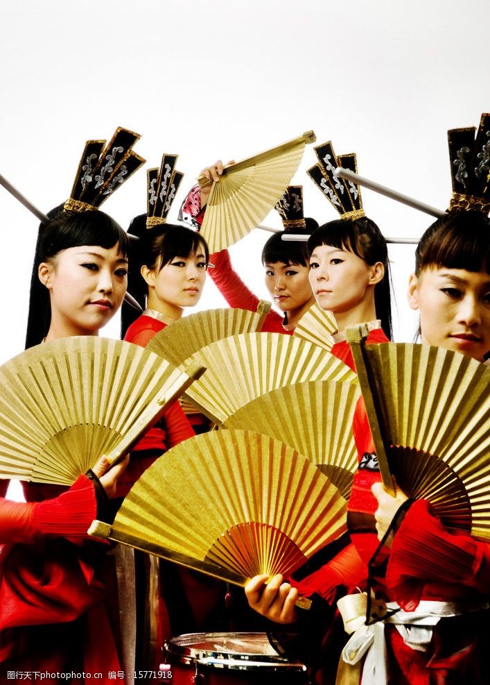 日韩风情折扇美女图片
