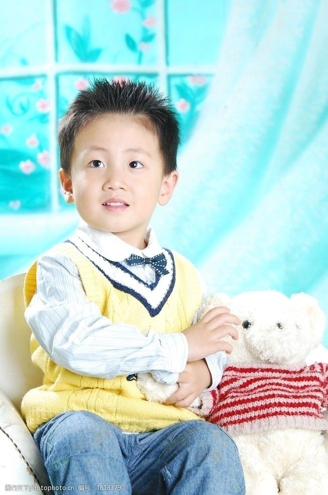 关键词:儿童幼儿 时尚宝贝 可爱宝贝 小男孩 毛毛熊 毛绒玩具 人物