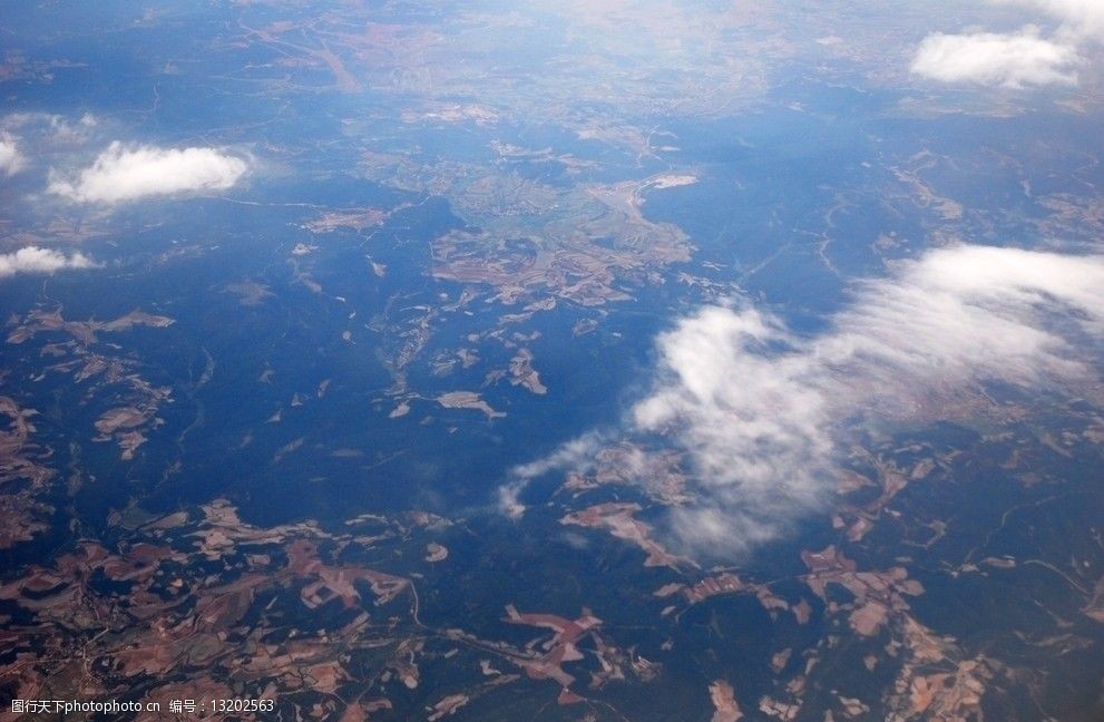 飞机航拍 高空俯视 云层下面 蓝天白云 自然风景 自然景观 摄影 300