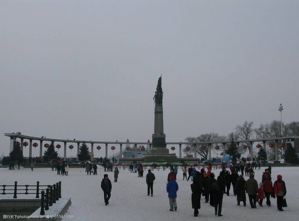 哈尔滨松花江防洪纪念塔雪景图片