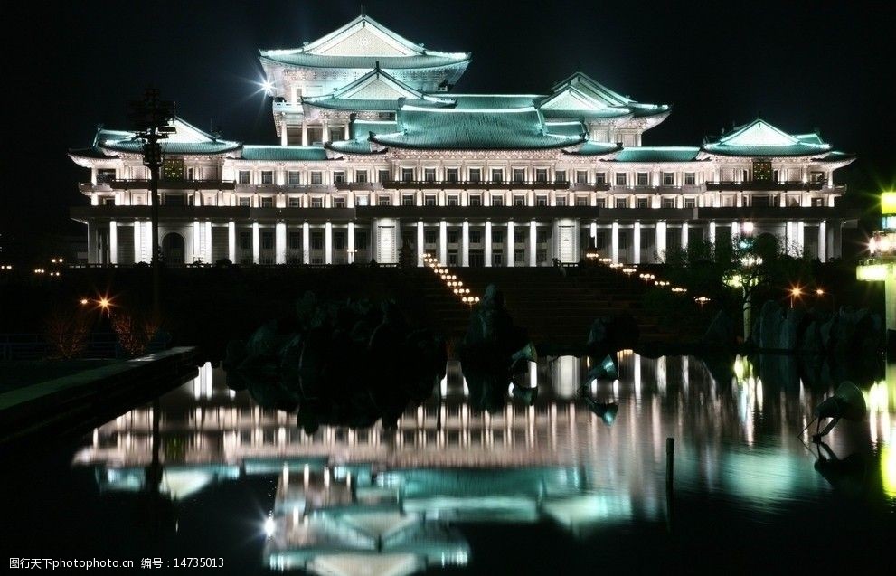 朝鲜平壤人民大学习堂夜景图片