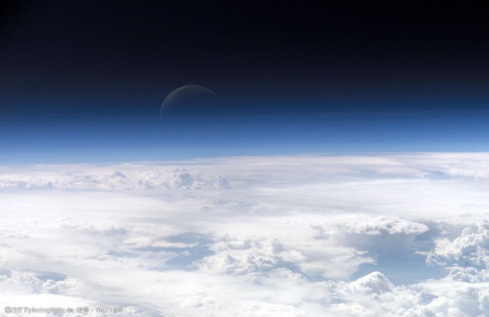 地平线上 旅游 景观 景象 天空 云彩 云层 云朵 阳光 星球 月亮 蓝天