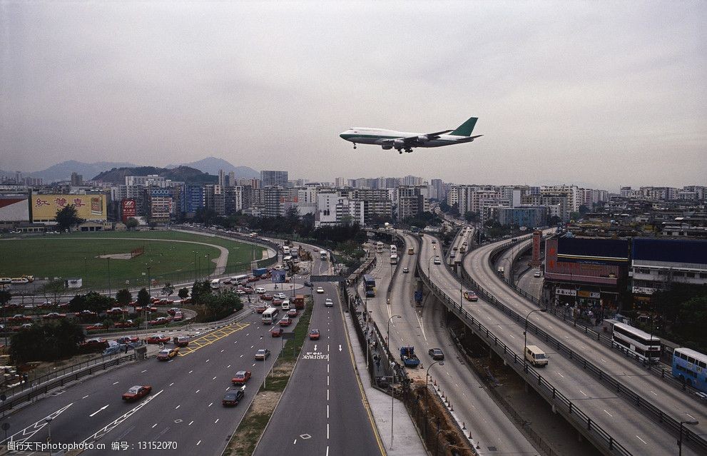 关键词:城市高架桥 飞机 公路 交通工具 现代科技 摄影 300dpi jpg