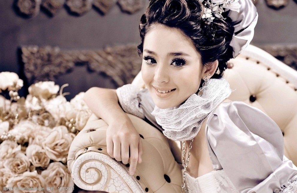 关键词:nazar 芭莎 写真 模特 少数民族美女 明星偶像 人物图库 摄影