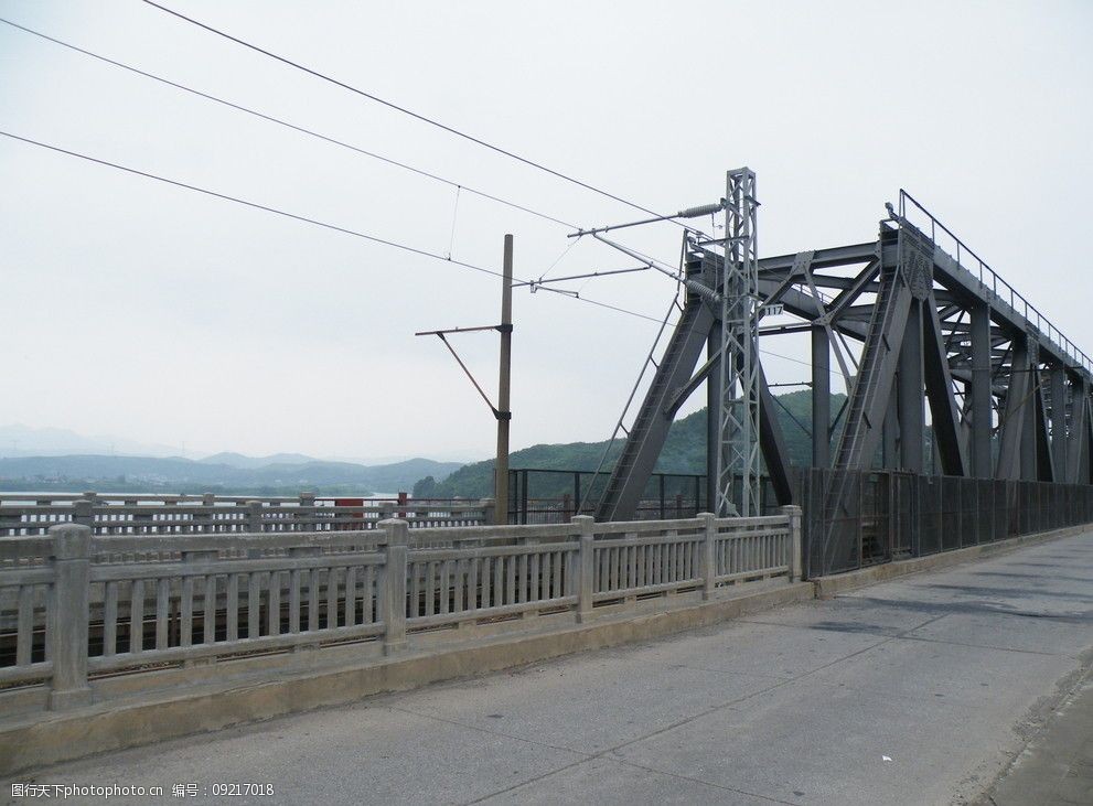 家乡跨澧水河的铁架桥图片