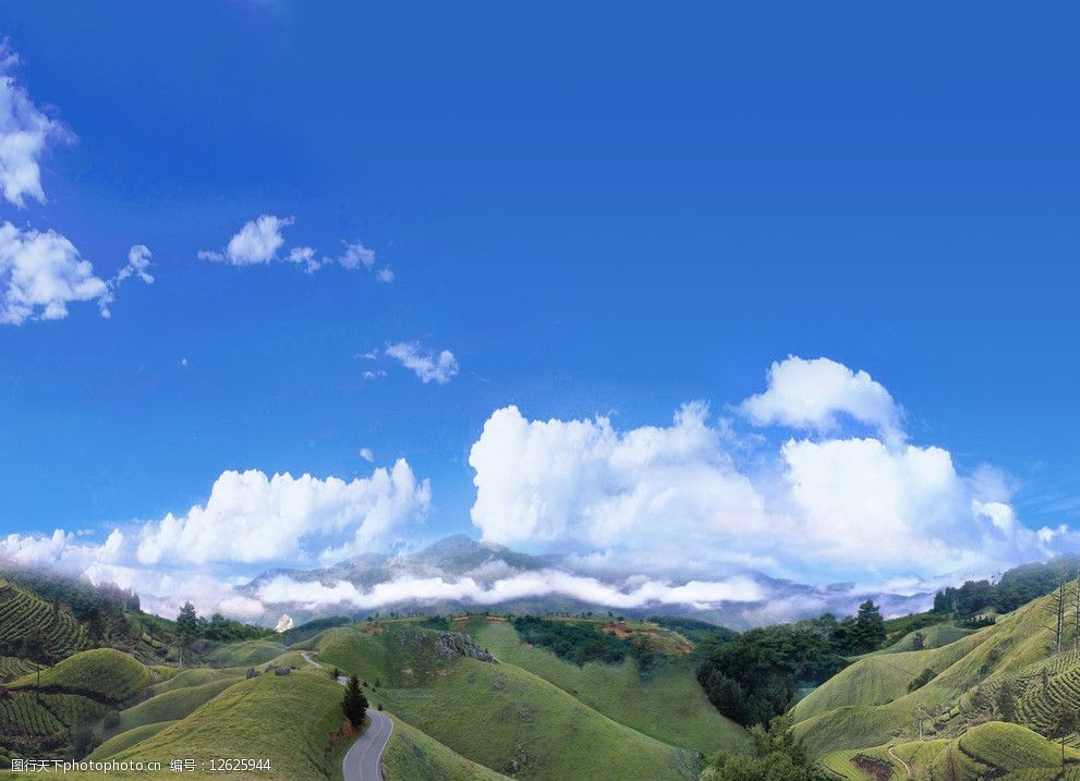 藍天白雲遠山草地高清圖片