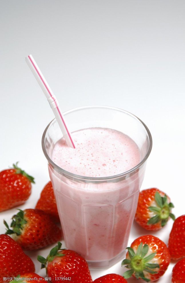 关键词:草莓和奶 草莓 牛奶 千姿百态的草莓 水果 生物世界 摄影 350