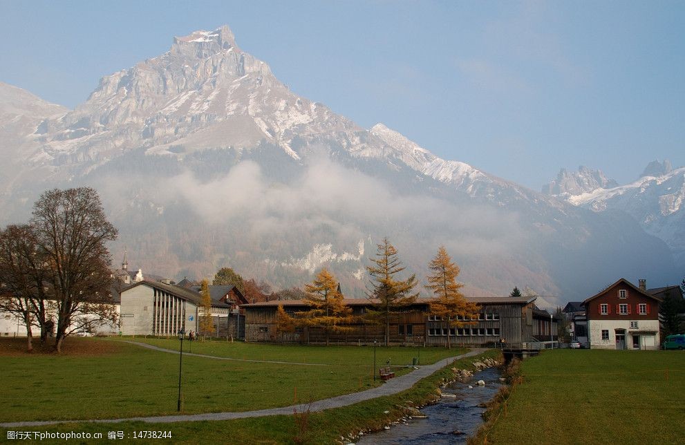 关键词:世界风光 风景 建筑 英格堡 教堂 房屋 树木 山峰 河水 国外