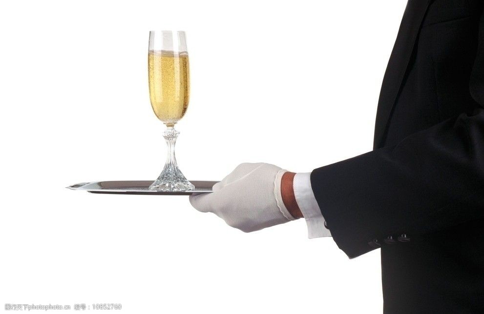 端着酒的侍者图片