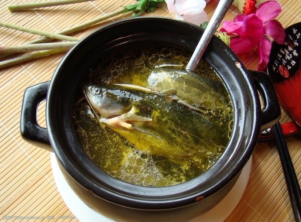 山茶油炖黄骨鱼图片