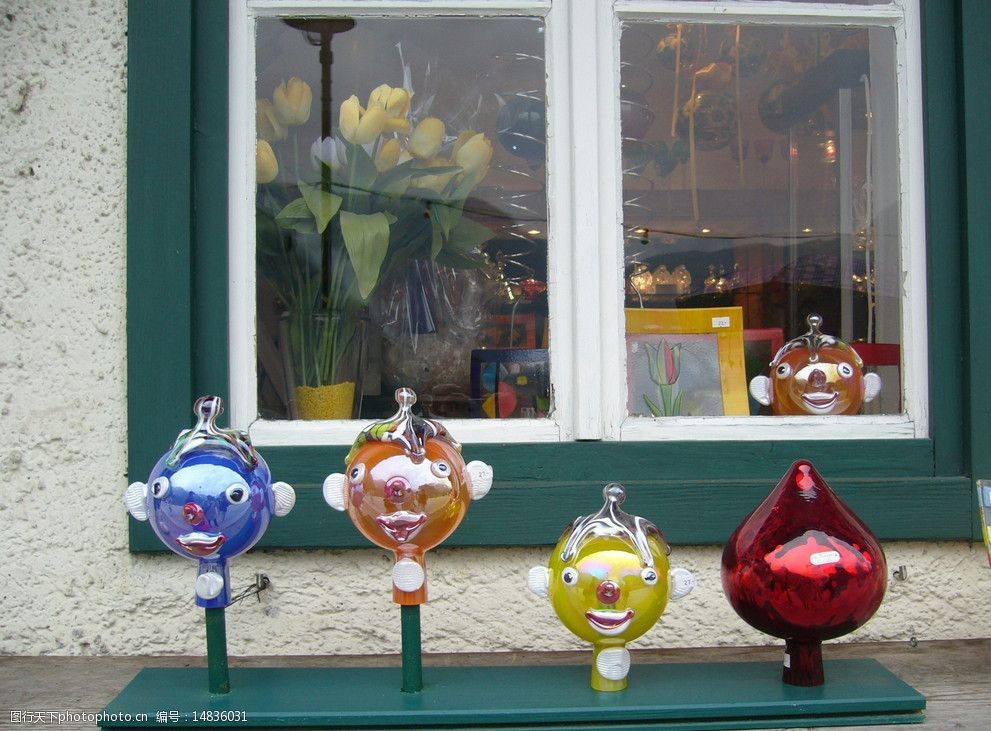 奥地利彩色玻璃娃娃橱窗图片