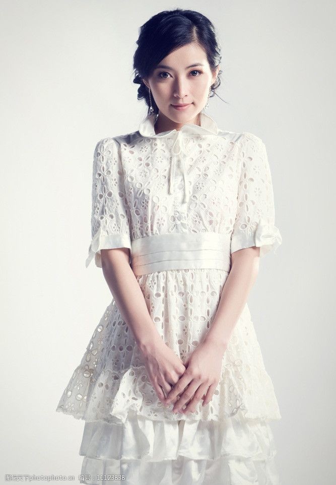 中国模特何静夏季服装写真图片