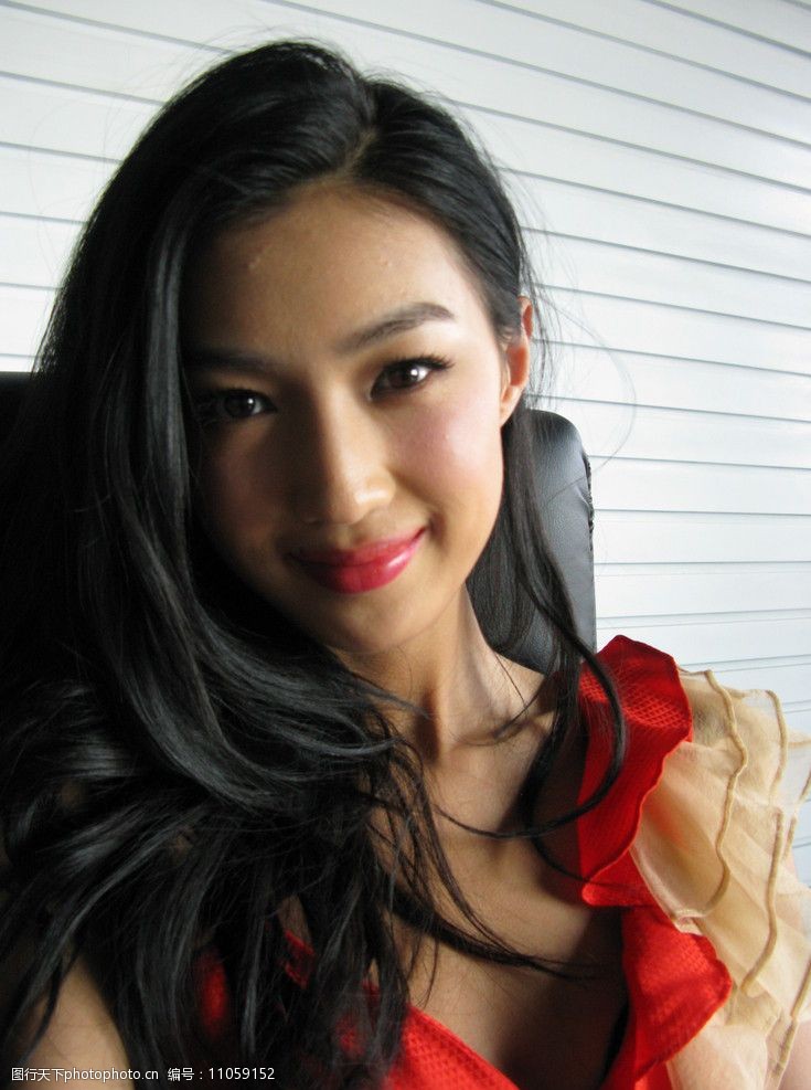 古晨红衣写真图片