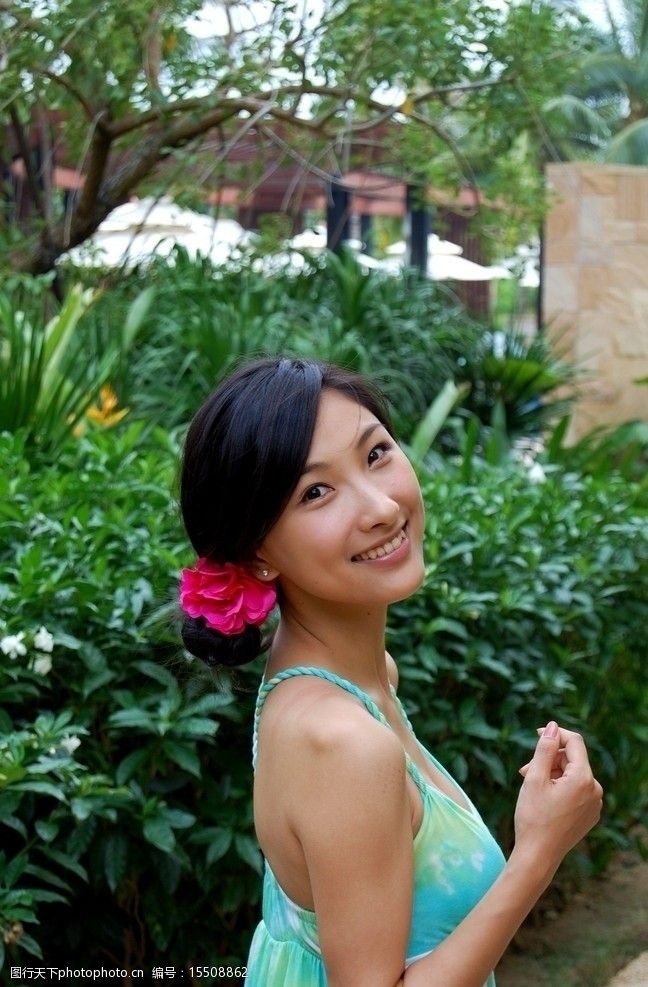 韩子婧吊带裙生活写真图片