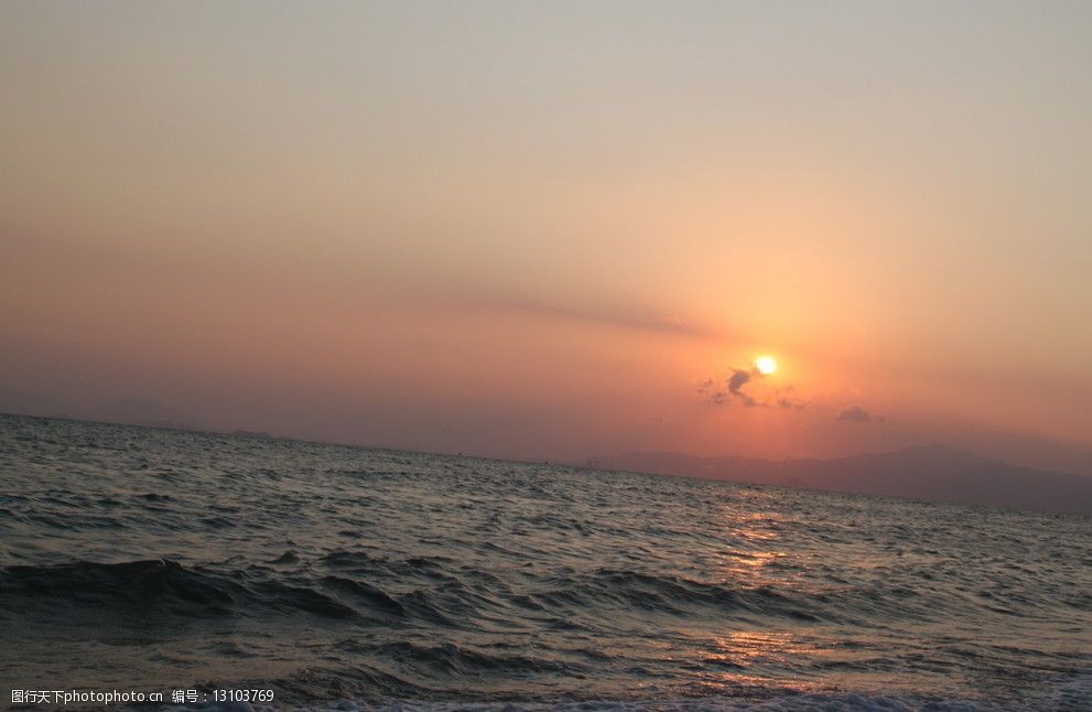 關鍵詞:海上風景 海浪 夕陽 大海 晚霞 落日 海面 自然風景 自然景觀