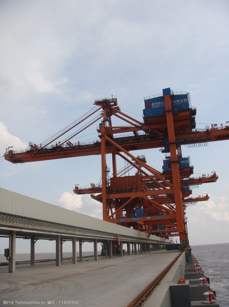 火电站的塔吊图片