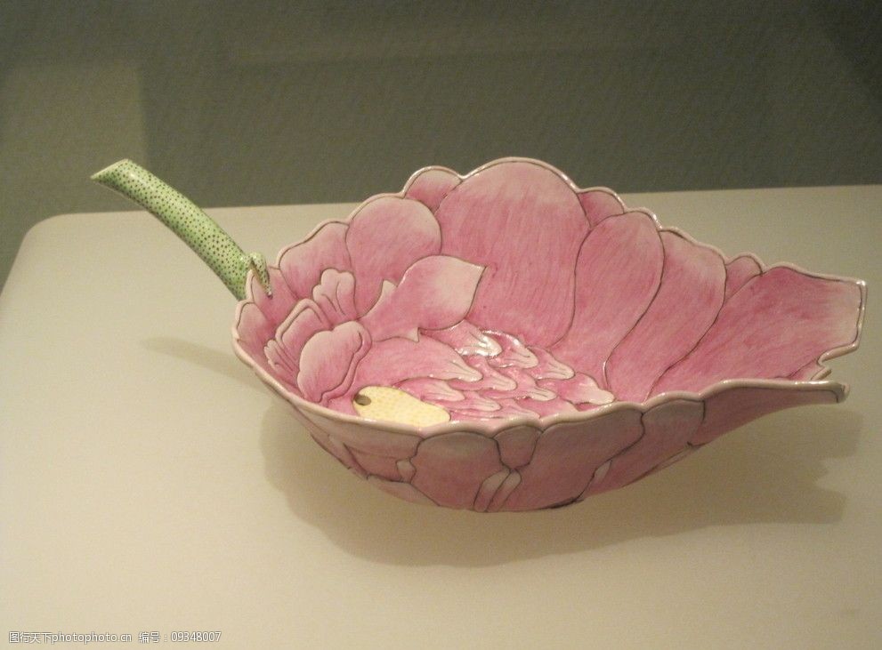 粉彩荷花吸杯图片