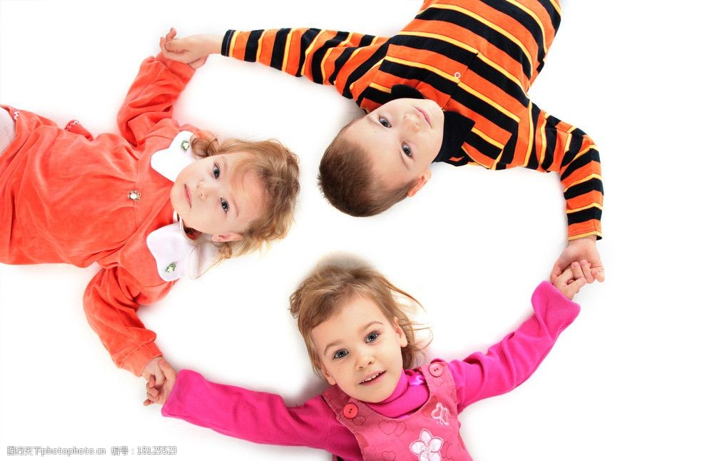 友情 手牵手 幼儿 手拉手 趴着的孩子 躺下 女孩 男孩 小伙伴 小朋友