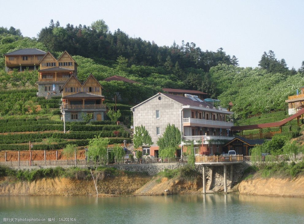 关键词:山村上美丽房子 山村 房子 木屋 山 水 树木 道路 山水风景