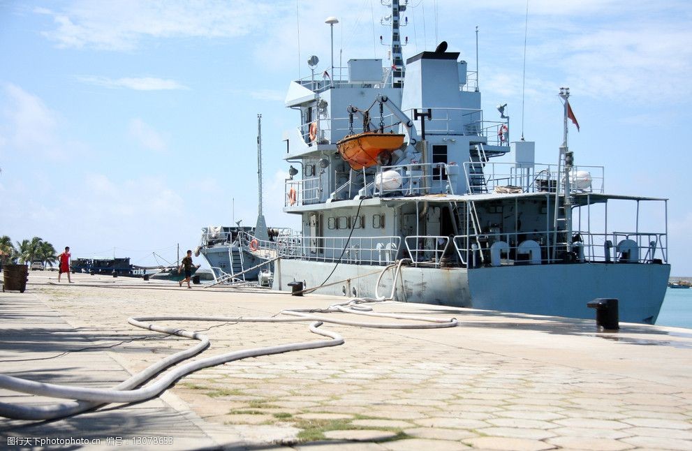 停靠在永興到碼頭的南海軍艦圖片