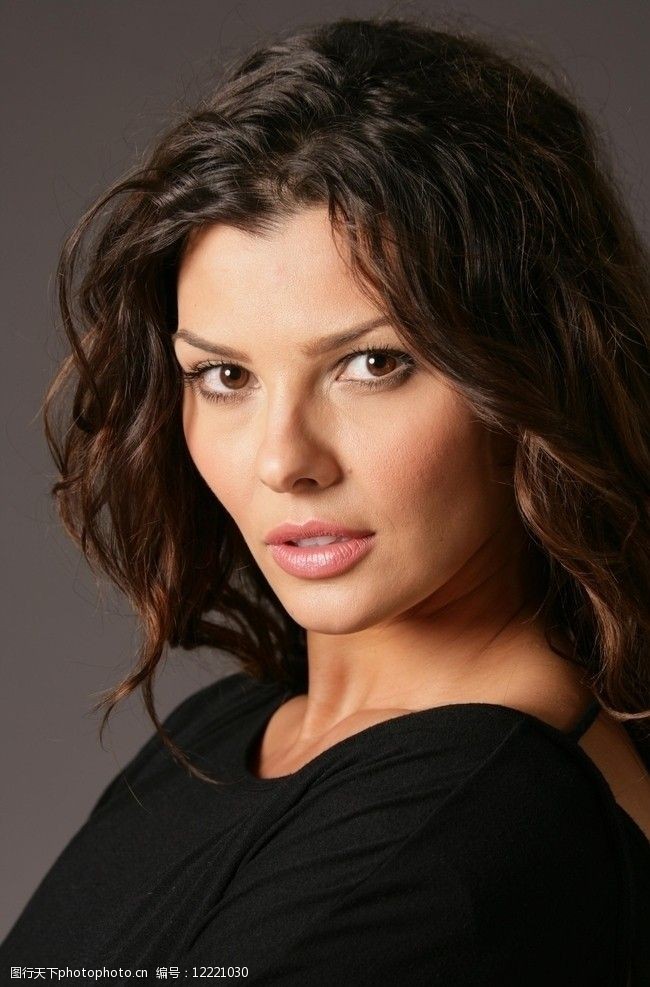 爱丽·兰德里图片