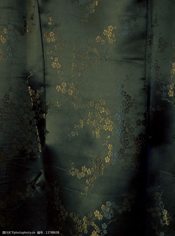 墨绿色丝绸刺绣古典花纹图片